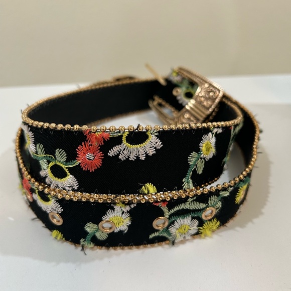 Floral Embroidered Belt with Gold Buckle - Picture 4 of 4